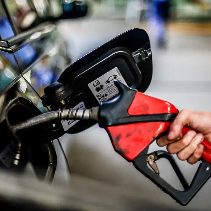 Gasolina e diesel ficam mais caros a partir de amanhã; Petrobras anuncia redução no preço do gás natural