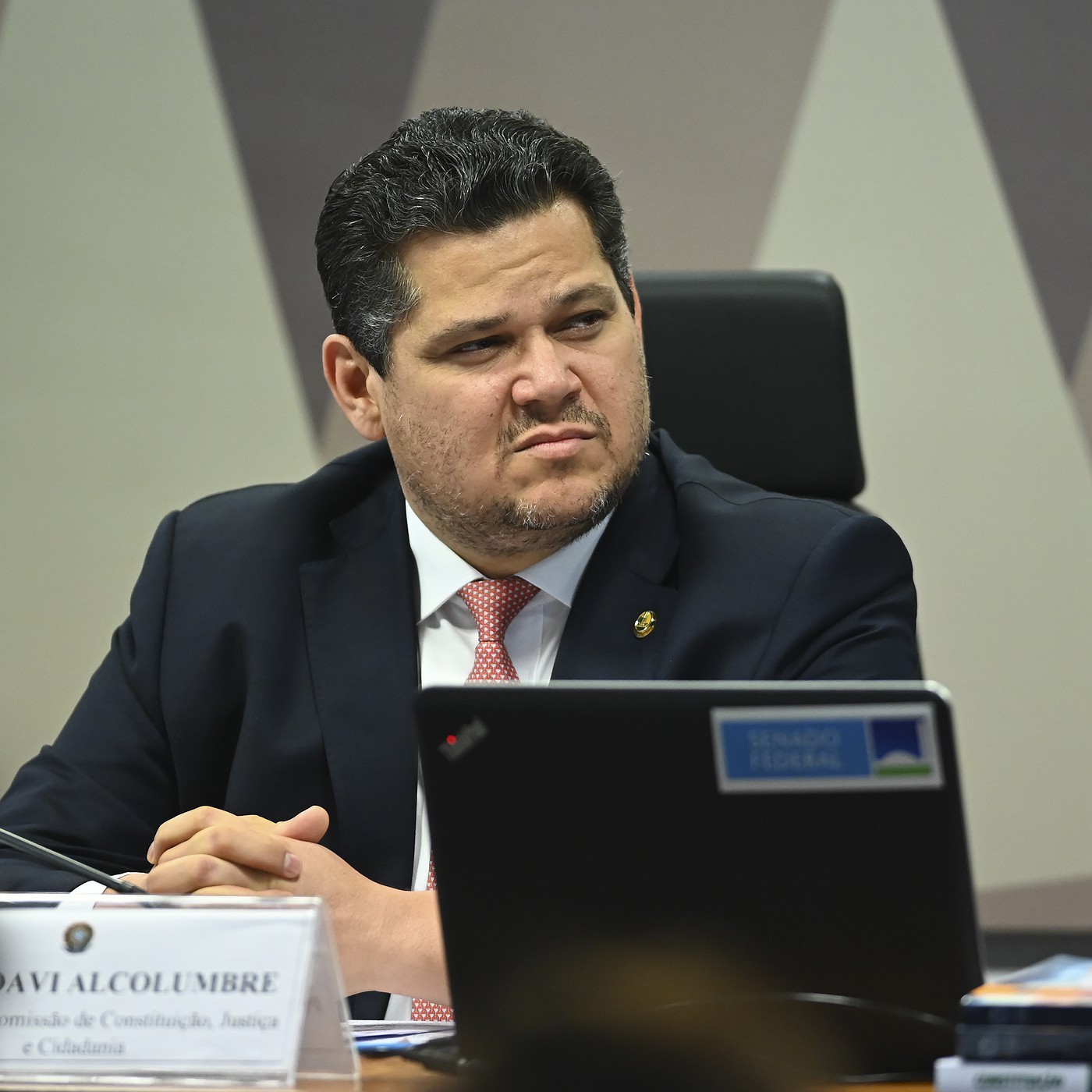 Davi Alcolumbre caminha para reeleição no Senado