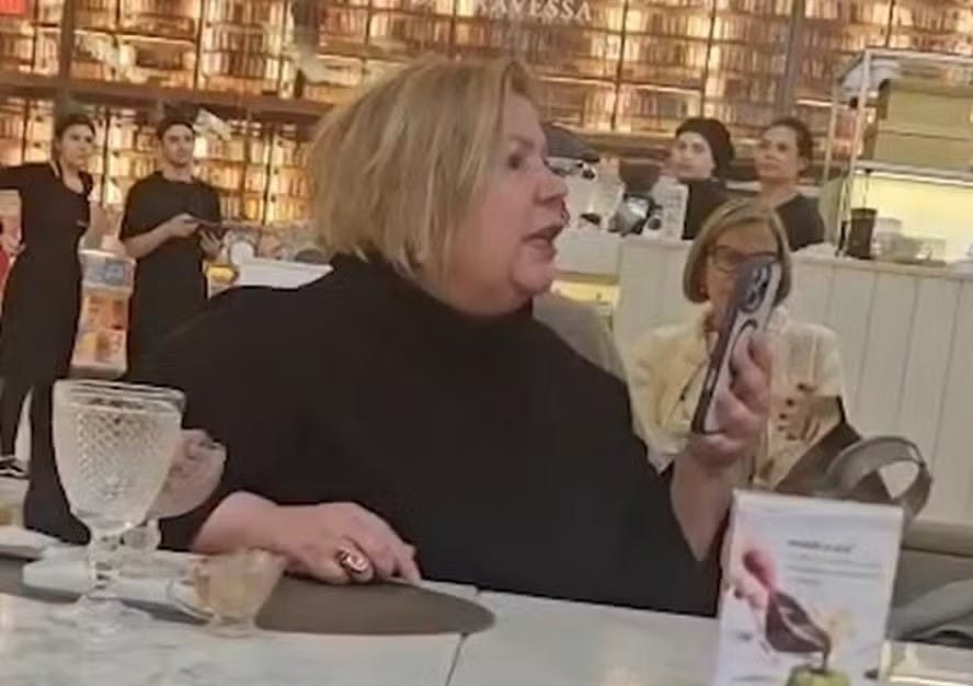 Mulher faz novo ataque homofóbico um dia após deixar prisão em SP