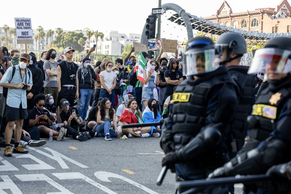 ‘Trump quer conflito político para mostrar força’, diz especialista sobre protestos nos EUA