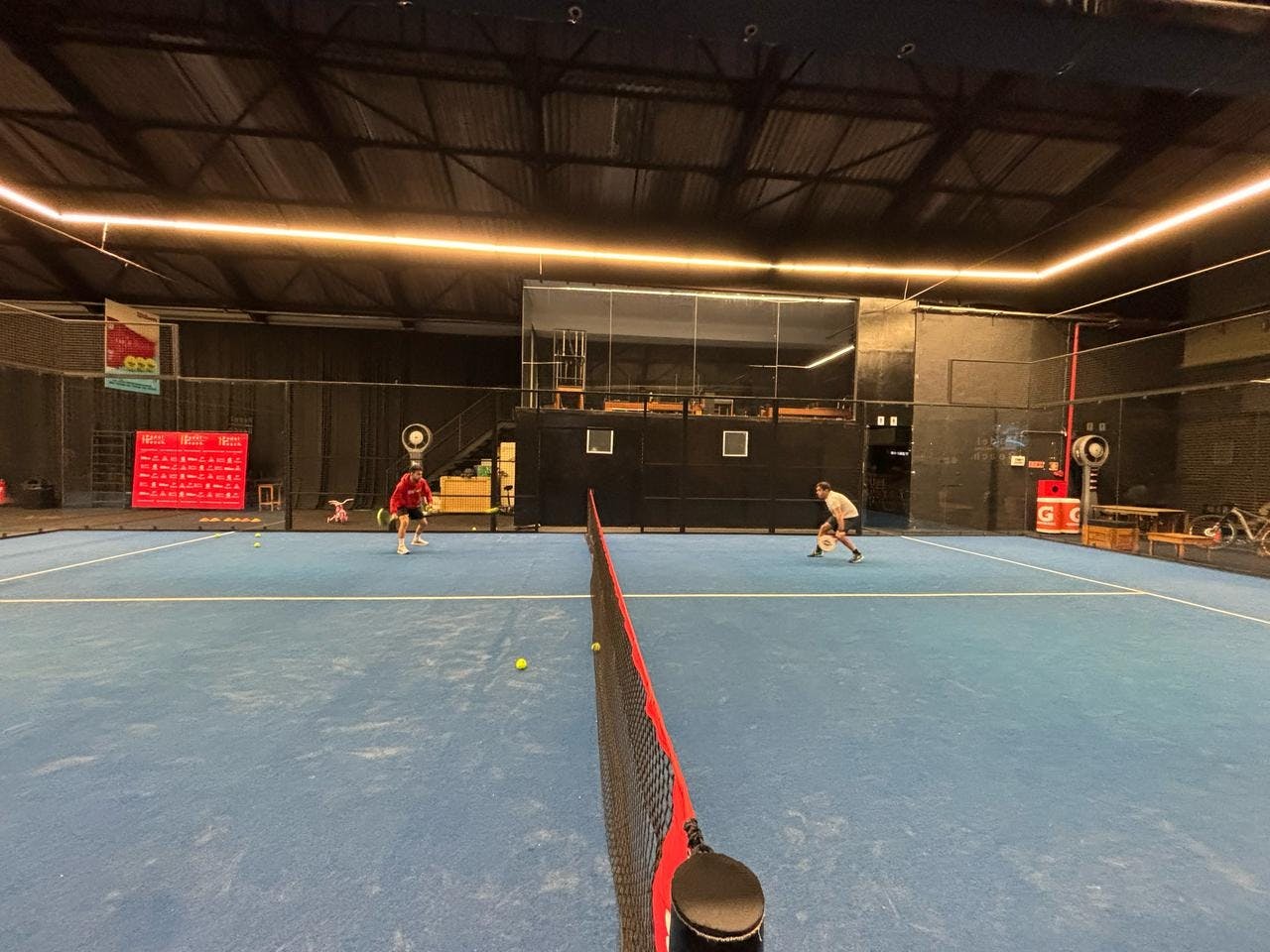 O que é padel? Entenda por que o esporte virou febre no Brasil e no mundo