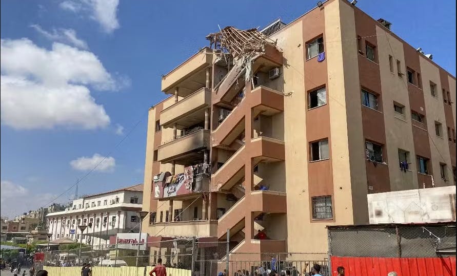 Israel ataca hospital em Gaza e deixa ao menos 20 mortos, entre eles jornalistas