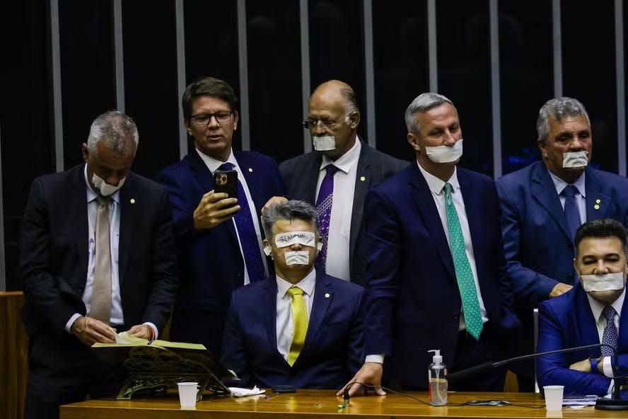 Corregedoria da Câmara tem 48 horas para decidir se aceita denúncias contra deputados