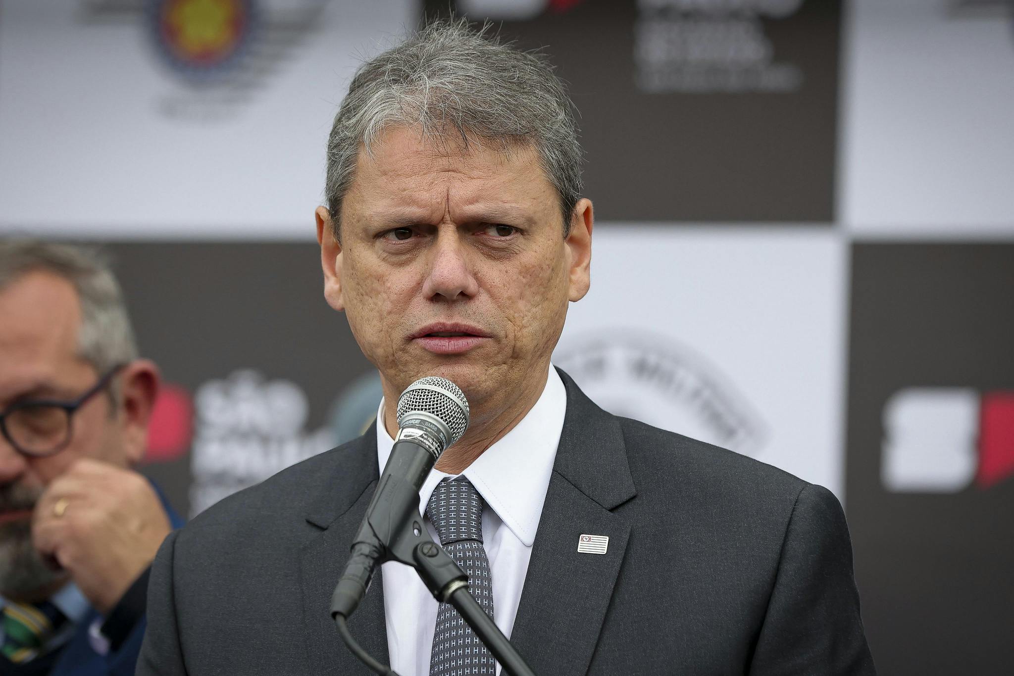 Quaest: Tarcísio venceria Lula em seis estados nas eleições de 2026