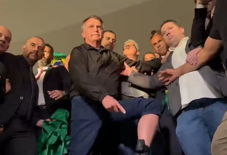 Após Bolsonaro começar a usar tornozeleira eletrônica, pesquisas sobre equipamento disparam