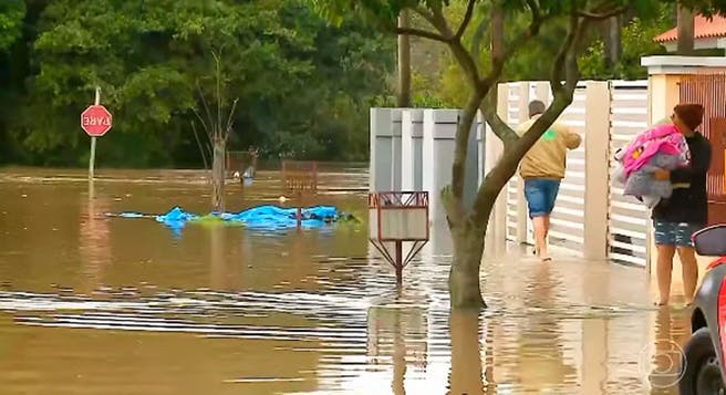 Cerca de 500 pessoas ficam desalojadas após chuva provocar alagamentos no RS