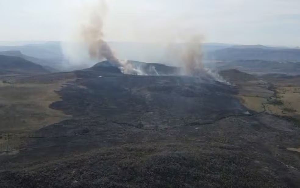 Incêndio consome 900 hectares no Parque Nacional da Chapada dos Veadeiros