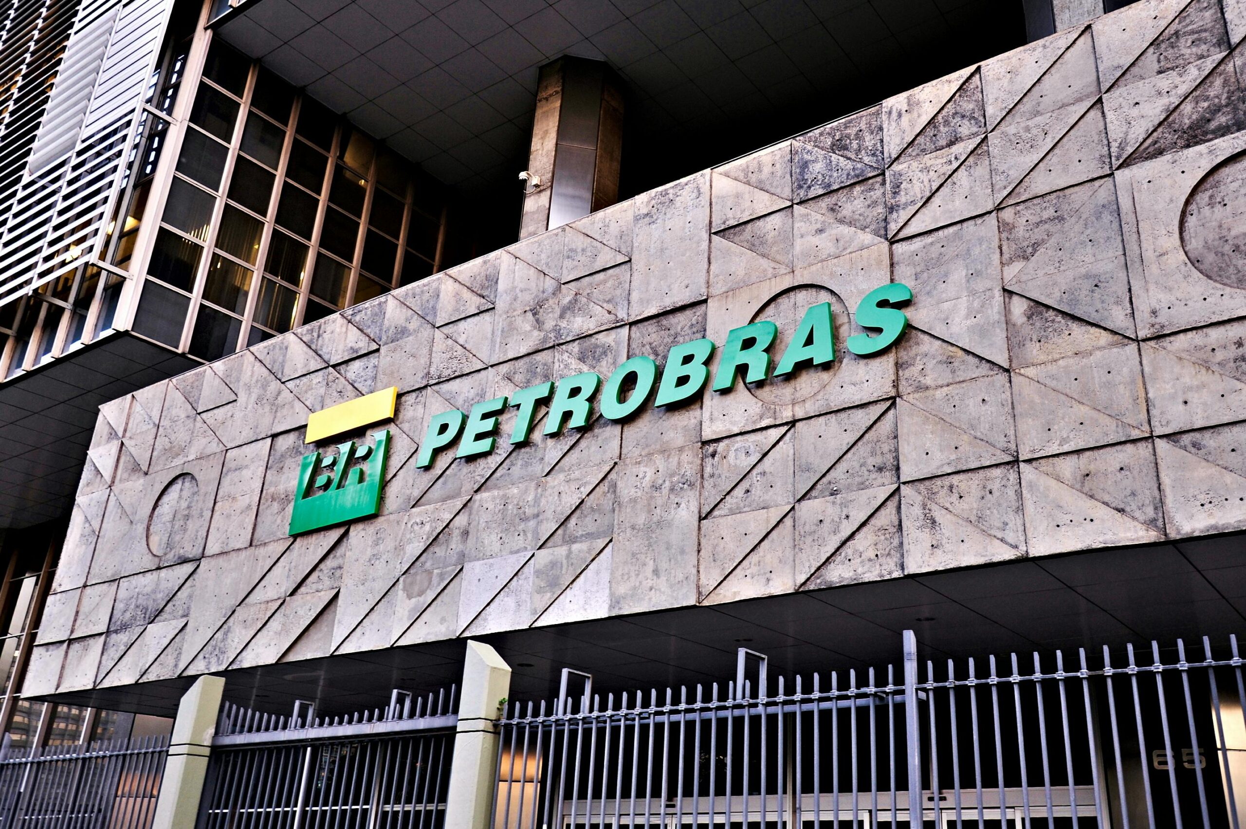 Petrobras registra lucro líquido de R$ 26,7 bilhões no segundo trimestre de 2025
