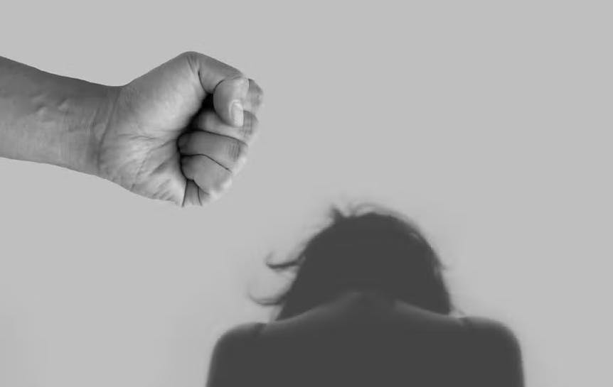 Brasil registra média de quatro feminicídios por dia