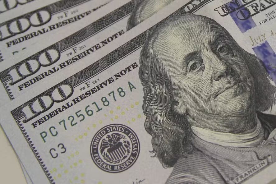 Perfumes, eletrônicos, bebidas: com o dólar acima de R$ 5, saiba o que vale comprar nos EUA