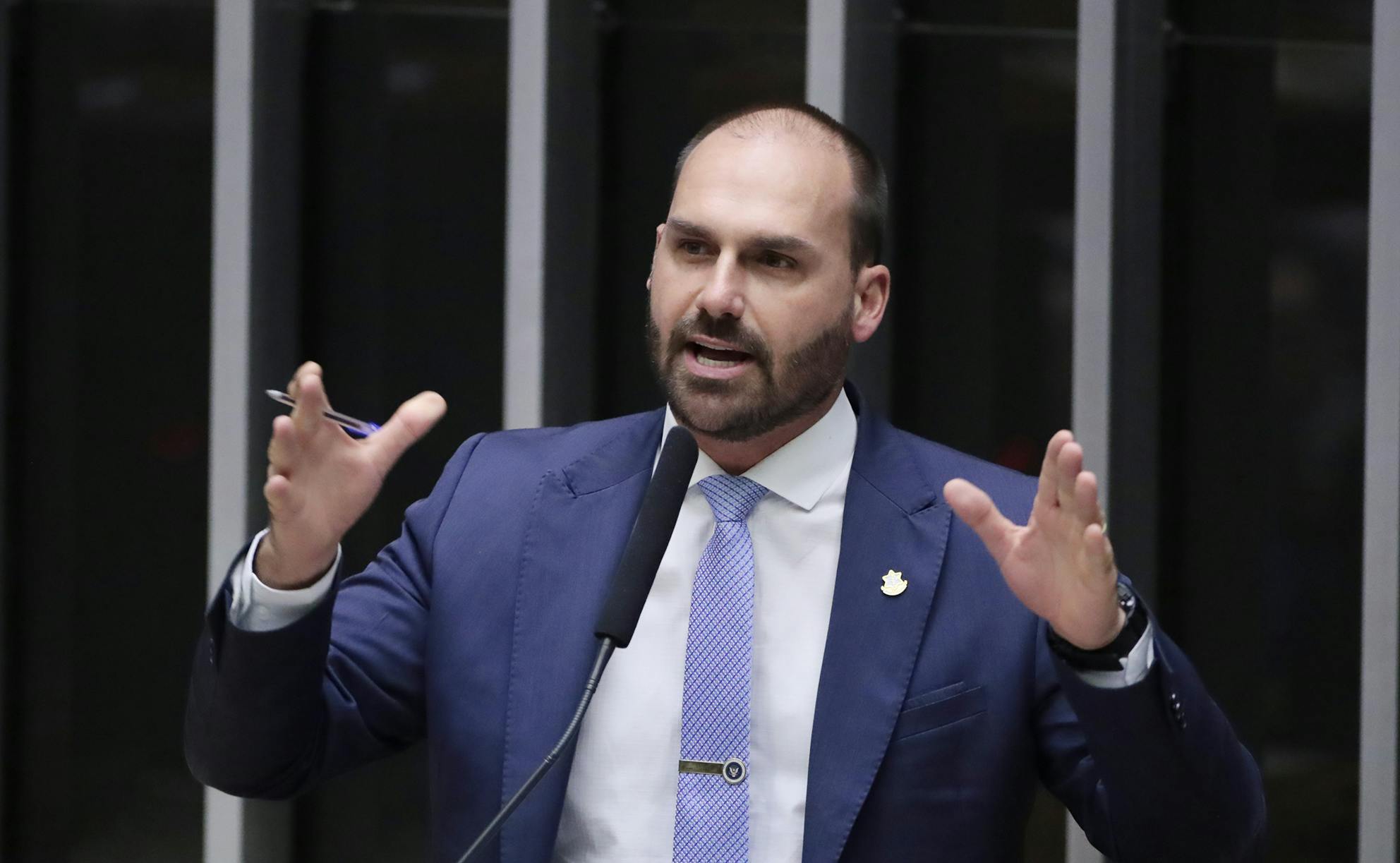 PEC da Blindagem poderia beneficiar Eduardo Bolsonaro, Elmar Nascimento e mais parlamentares, dizem juristas