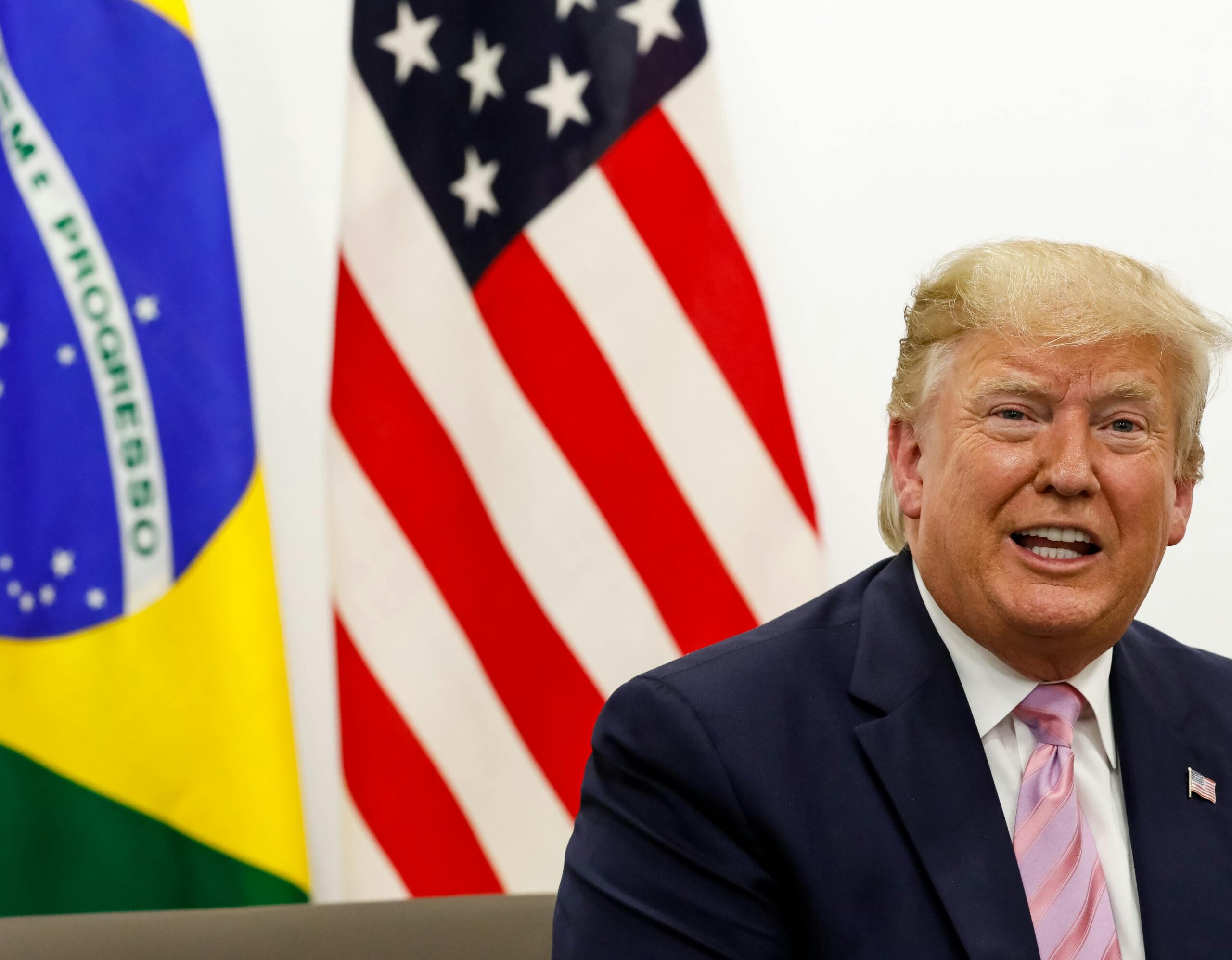 ‘Nunca vi, no Dia da Independência de uma nação, gente erguendo a bandeira de outro país’, diz Rui Costa