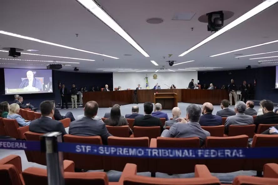 Moraes e Dino devem usar sessão no STF para comentar votos dos outros ministros nesta quinta (11)