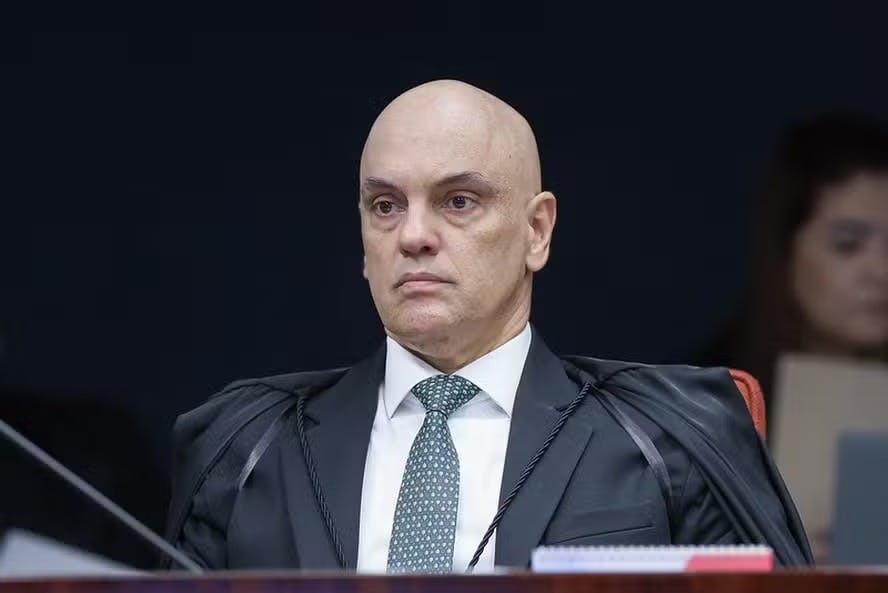Condenados por trama golpista podem cumprir pena em unidade militar; Bolsonaro tenta evitar cela da PF