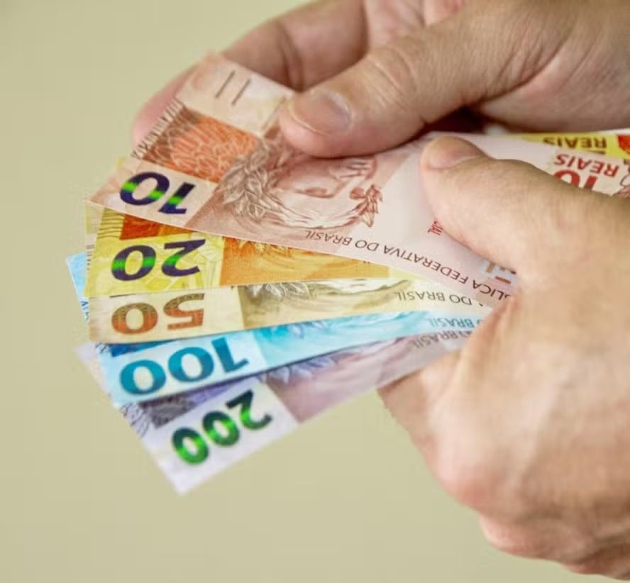 Copom indica manutenção da Selic em 15% por período prolongado