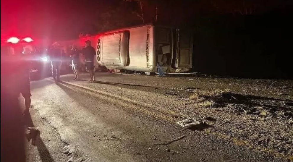 Sobe para 15 o número de mortos em acidente com ônibus no Agreste de Pernambuco