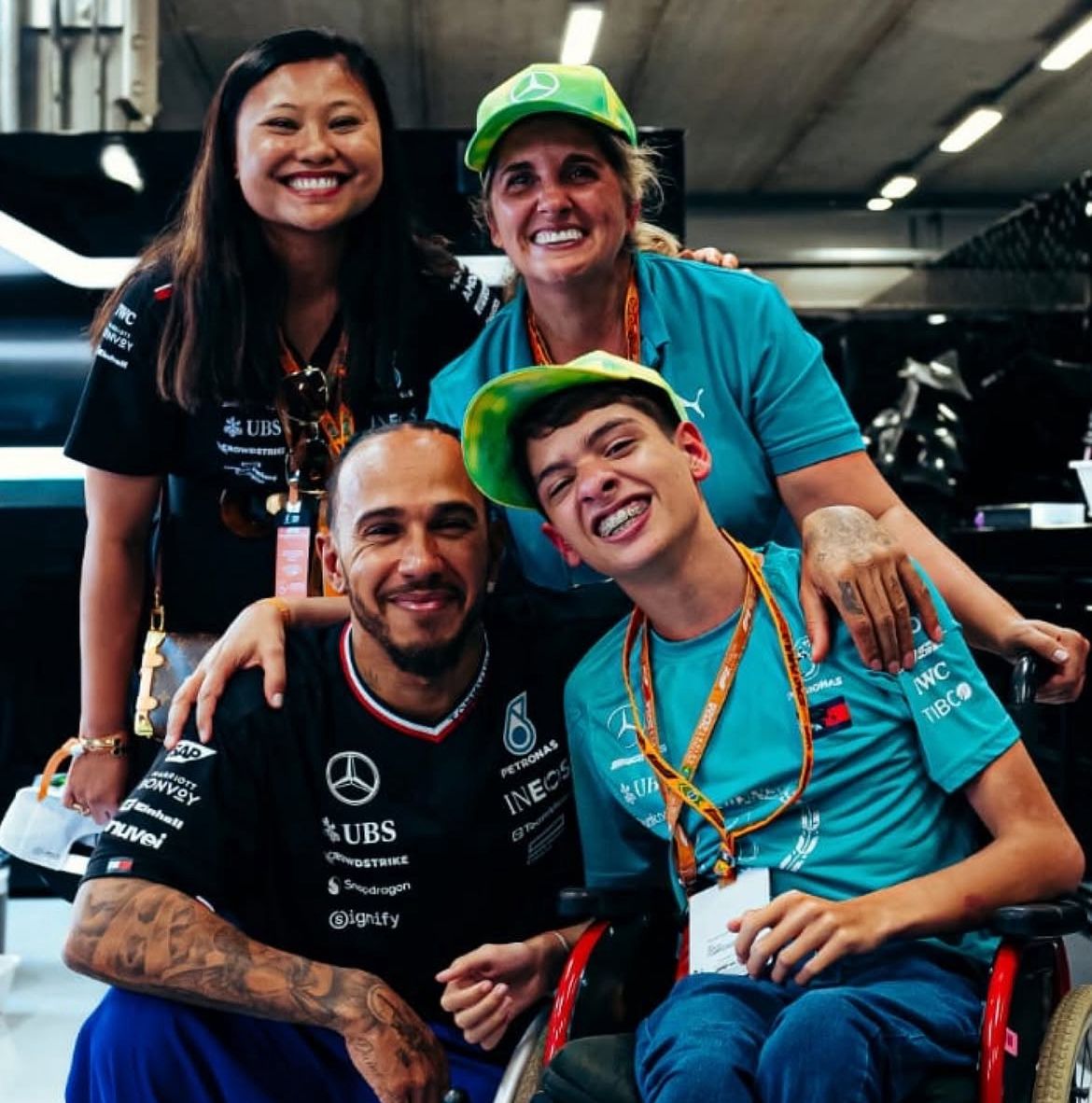 Cadu Campos e Lewis Hamilton: o reencontro que emocionou o GP de São Paulo 2025
