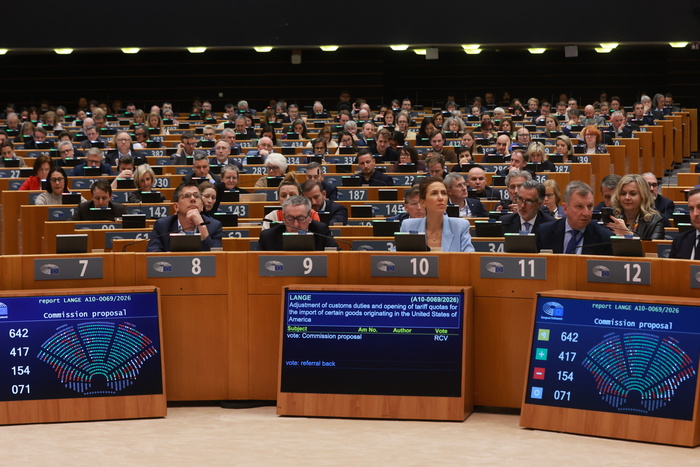 Parlamento Europeu aprova “ICE europeu” e endurece regras contra imigrantes sob influência de Donald Trump